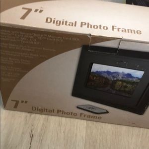 Digital photo frame
